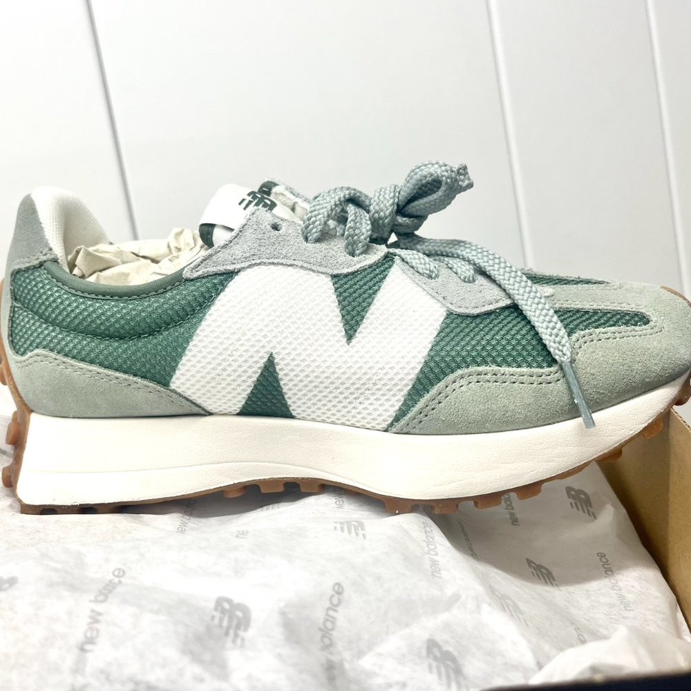 NEW BALANCE 327 Unisex RARE Casual Sneakers Shoes Green with White various sizes - Picture 12 of 14
